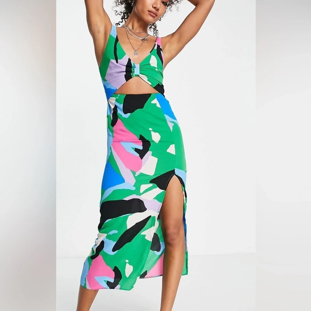 Stunning cut out dress with knot front and leg slit in bright abstract print - Picture 3 of 8